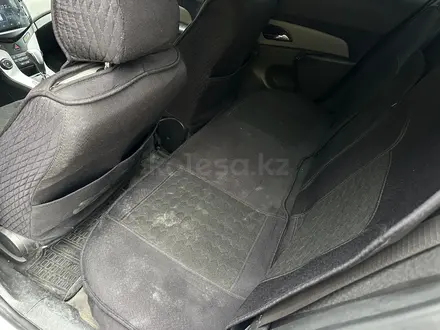Chevrolet Cruze 2014 года за 3 800 000 тг. в Атырау – фото 7