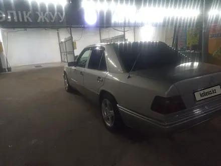 Mercedes-Benz E 200 1994 года за 2 200 000 тг. в Алматы