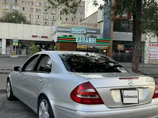 Mercedes-Benz E 320