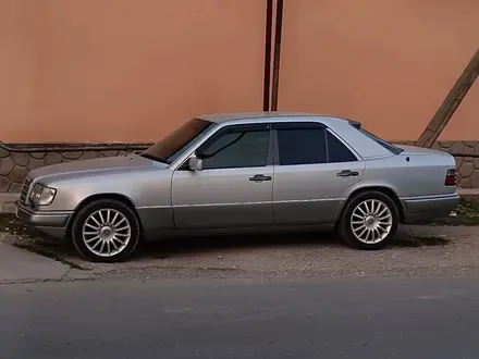 Mercedes-Benz E 220 1994 года за 7 000 000 тг. в Шымкент