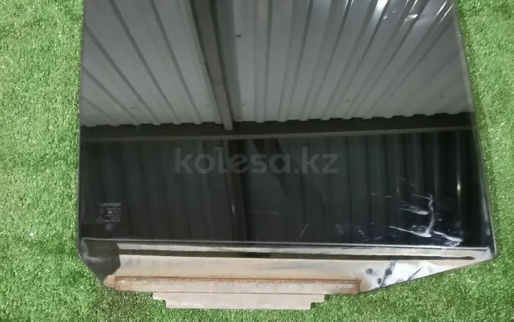Стекло двери на Lexus LX470 задний правый за 10 000 тг. в Алматы