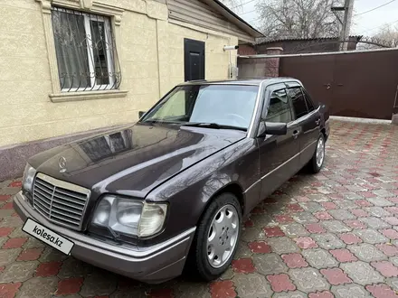 Mercedes-Benz E 280 1993 года за 3 200 000 тг. в Алматы