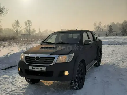 Toyota Hilux 2014 года за 13 300 000 тг. в Усть-Каменогорск