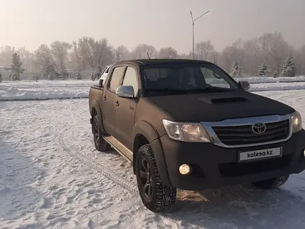 Toyota Hilux 2014 года за 13 300 000 тг. в Усть-Каменогорск – фото 2