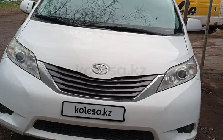Toyota Sienna 2014 года за 13 000 000 тг. в Алматы