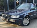Volkswagen Passat 1994 года за 1 595 000 тг. в Караганда – фото 2