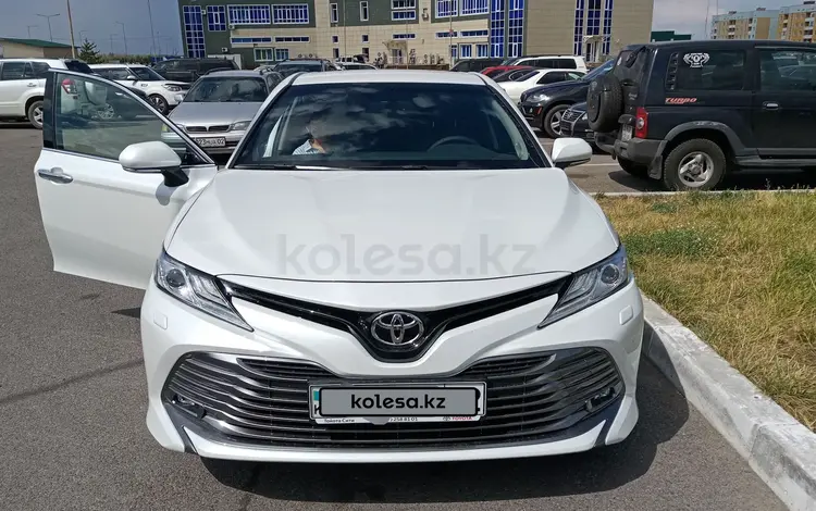 Toyota Camry 2020 года за 15 000 000 тг. в Алматы