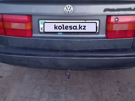 Volkswagen Passat 1995 года за 1 600 000 тг. в Актобе – фото 2