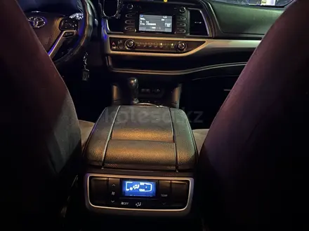 Toyota Highlander 2019 года за 13 500 000 тг. в Алматы – фото 17