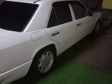 Mercedes-Benz E 230 1989 года за 850 000 тг. в Алматы – фото 3