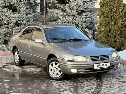 Toyota Camry 1998 года за 3 150 000 тг. в Алматы – фото 5