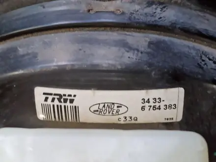 Тормозной вакуум с главным цилиндром цилиндр на рендж ровер L332 за 40 000 тг. в Алматы – фото 2