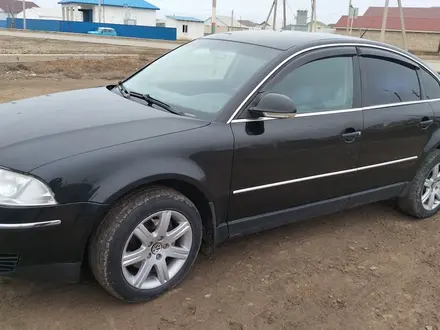 Volkswagen Passat 2004 года за 2 000 000 тг. в Атырау – фото 2