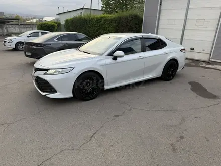 Toyota Camry 2020 года за 12 500 000 тг. в Алматы – фото 3