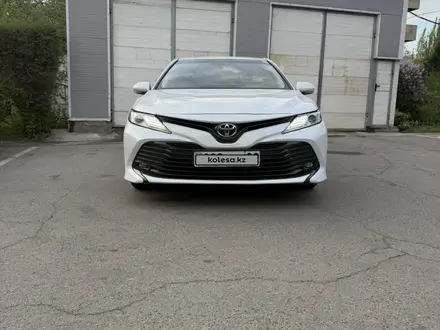 Toyota Camry 2020 года за 12 500 000 тг. в Алматы – фото 2