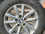 БМВ BMW Титановые диски на зимней резине за 170 000 тг. в Алматы