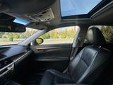 Lexus ES 300h 2013 года за 7 000 000 тг. в Актау – фото 4