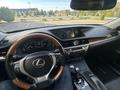 Lexus ES 300h 2013 года за 8 000 000 тг. в Актау – фото 2