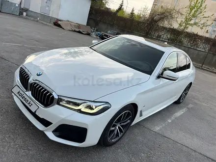 BMW 520 2021 года за 26 000 000 тг. в Алматы – фото 14