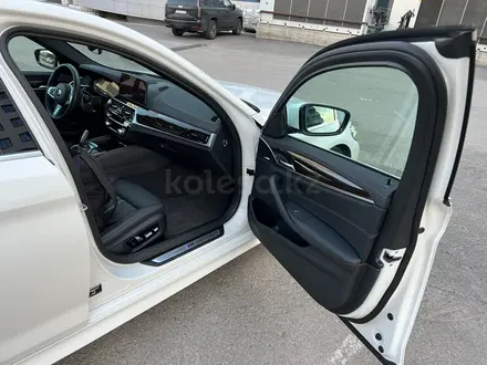 BMW 520 2021 года за 26 000 000 тг. в Алматы – фото 15
