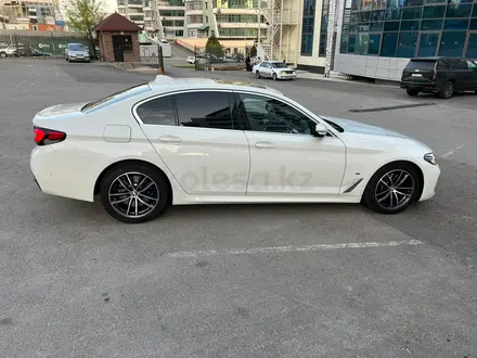 BMW 520 2021 года за 26 000 000 тг. в Алматы – фото 8