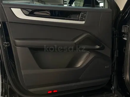Porsche Cayenne Coupe 2024 года за 75 000 000 тг. в Алматы – фото 20