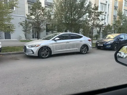 Hyundai Elantra 2018 года за 6 500 000 тг. в Астана