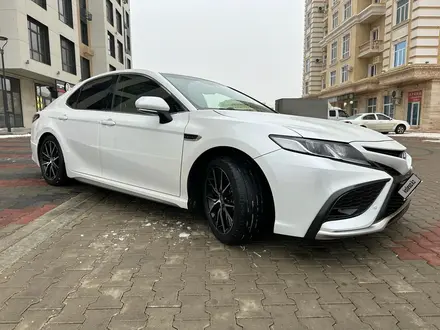 Toyota Camry 2022 года за 16 500 000 тг. в Актау – фото 17