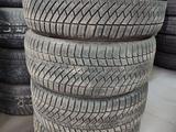 Зимние 225/55/17 Continental привозные за 90 000 тг. в Алматы