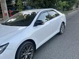 Toyota Camry 2015 года за 10 500 000 тг. в Алматы – фото 2