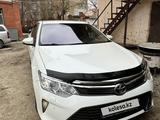 Toyota Camry 2015 года за 11 450 000 тг. в Атырау