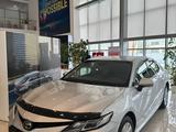 Toyota Camry Prestige 2023 года за 18 100 000 тг. в Актобе – фото 2