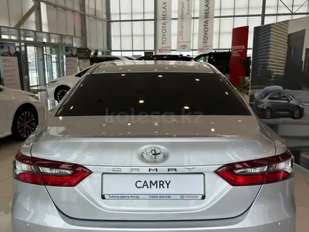 Toyota Camry Prestige 2023 года за 19 900 000 тг. в Актобе – фото 4