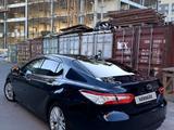 Toyota Camry 2018 года за 13 600 000 тг. в Астана – фото 4