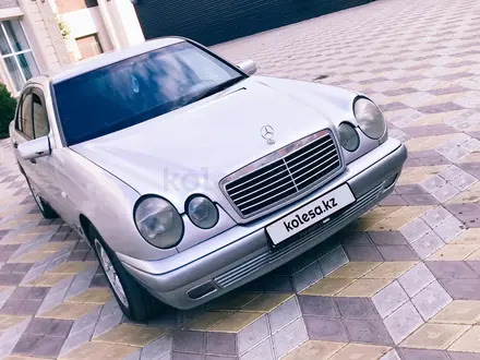 Mercedes-Benz E 200 1997 года за 3 000 000 тг. в Павлодар – фото 2
