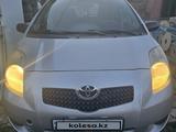 Toyota Yaris 2007 годаүшін2 500 000 тг. в Петропавловск