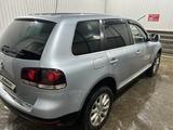 Volkswagen Touareg 2005 года за 6 200 000 тг. в Актобе – фото 4