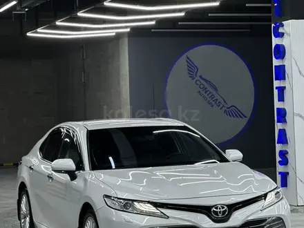 Toyota Camry 2019 года за 15 100 000 тг. в Шымкент – фото 2