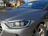 Hyundai Elantra 2018 года за 6 990 000 тг. в Семей – фото 2