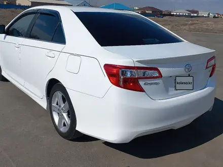 Toyota Camry 2014 года за 6 000 000 тг. в Атырау – фото 4