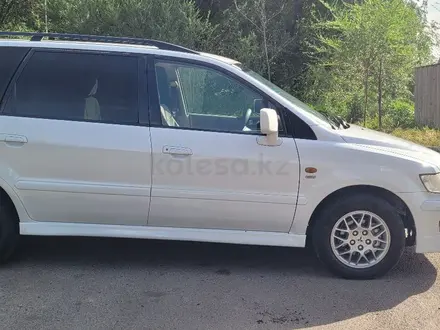 Mitsubishi Chariot 1999 года за 2 300 000 тг. в Алматы – фото 2