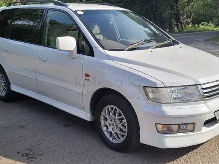 Mitsubishi Chariot 1999 года за 2 300 000 тг. в Алматы