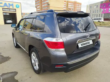 Toyota Highlander 2012 года за 13 000 000 тг. в Актобе – фото 4