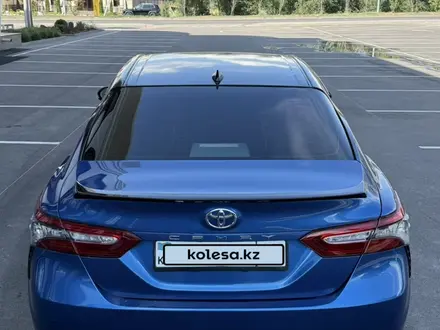 Toyota Camry 2019 года за 9 600 000 тг. в Алматы – фото 4