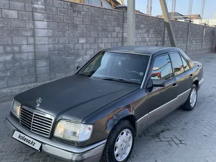 Mercedes-Benz E 220 1994 года за 1 500 000 тг. в Алматы