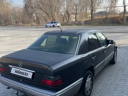 Mercedes-Benz E 220 1994 года за 1 500 000 тг. в Алматы – фото 8