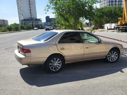 Toyota Camry 2001 года за 3 500 000 тг. в Актау – фото 2