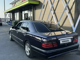 Mercedes-Benz E 320