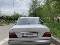 Mercedes-Benz E 200 1994 годаүшін2 550 000 тг. в Алматы