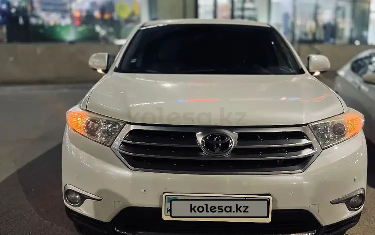 Toyota Highlander 2011 года за 12 500 000 тг. в Семей